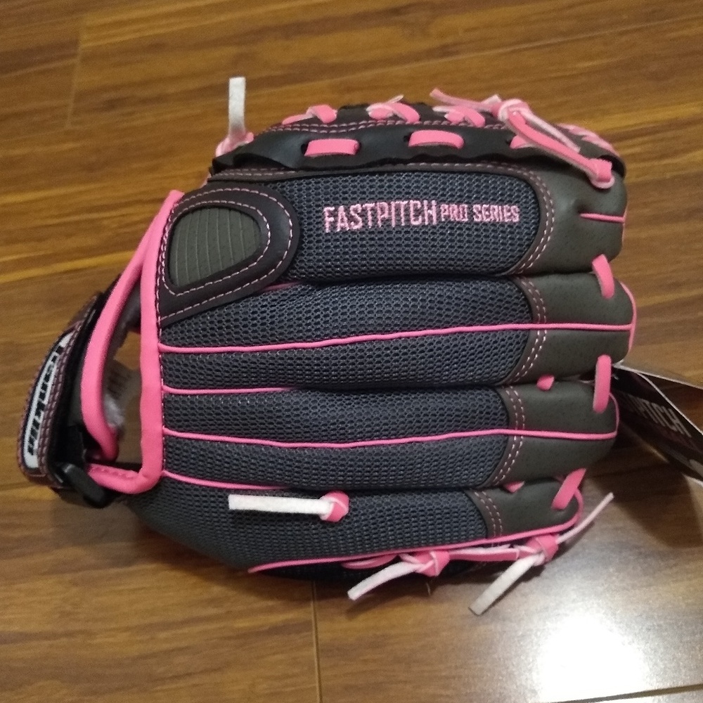 Lefty fastpitch softball glove